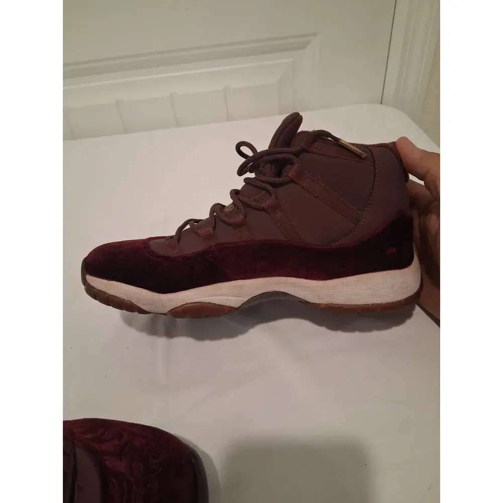 Air Jordan 11 Retro Heiress Night Maroon Velvet 852625-650 Size 5.5Y NO INSOLES